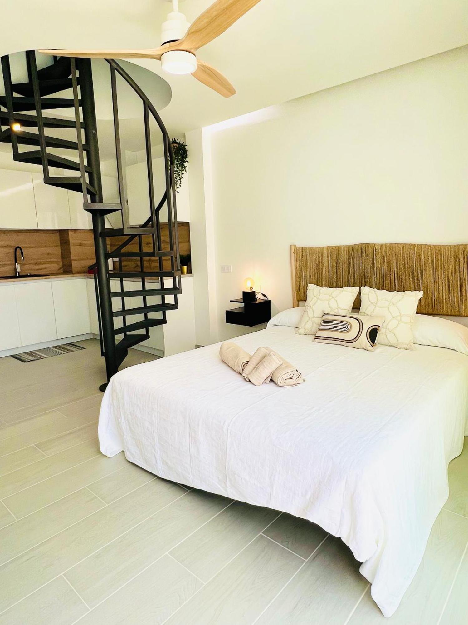 Golden Suite Plaza คอร์ราเลโฮ ภายนอก รูปภาพ